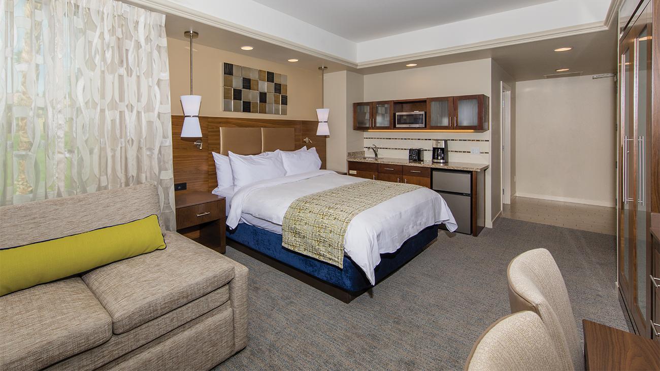Guest Bedroom (Guestroom or 2-Bedroom Villa)